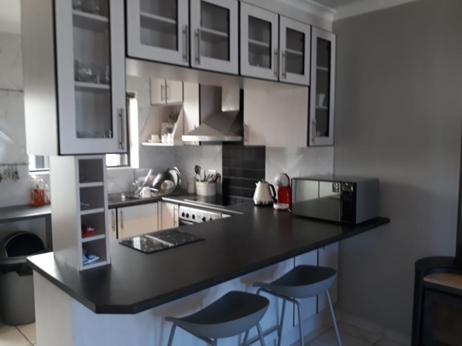 To Let 3 Bedroom Property for Rent in Parsonsvlei Eastern Cape